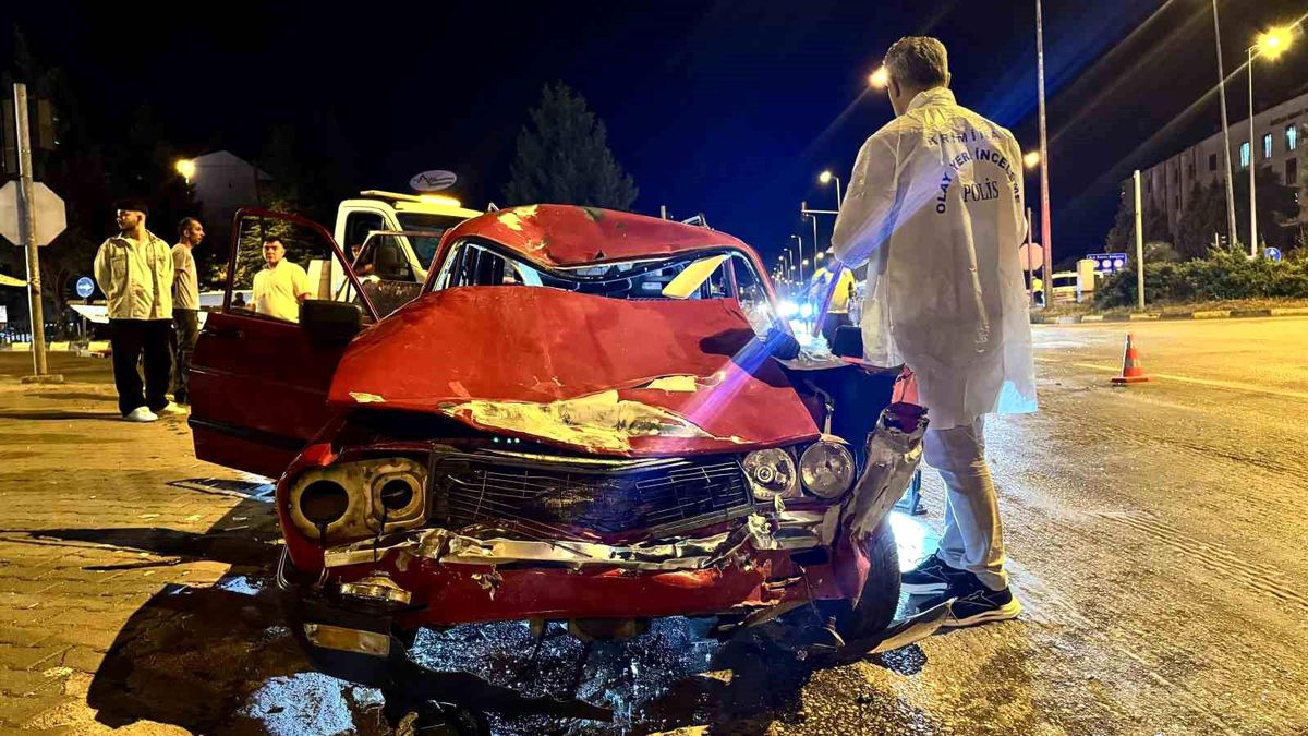 Kırmızı ışık ihlali yapıp motosiklete çarpan sürücüye 51 bin TL ceza kesildi