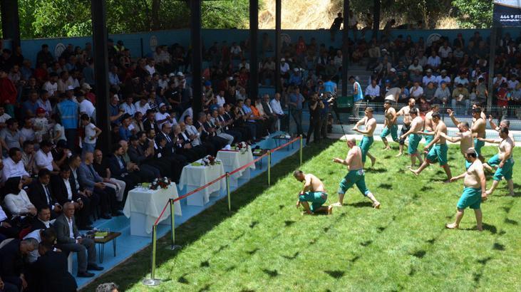 Kahramanmaraş’ta olaylı güreş festivali! Jandarma müdahale etti