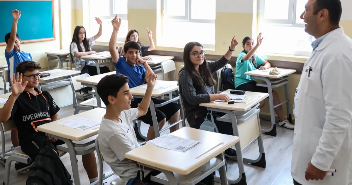 Derslerin saatleri değişti! Resmi Gazete’de yayımlandı Derslerin saatleri degisti resmi gazetede yayimlandi pSJgIKbt