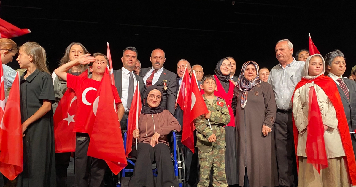 Erzurum’da çocuklar 15 Temmuz Destanı’nı sahneye taşıdı Img
